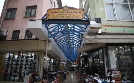 İzmit’te Tarihi Ayakkabıcılar Çarşısı’nın çatısı yenileniyor