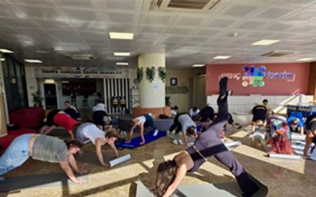 İzmirli gençler için yoga saati