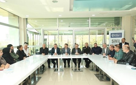 Evlerine giremeyen ailelere moral ziyareti