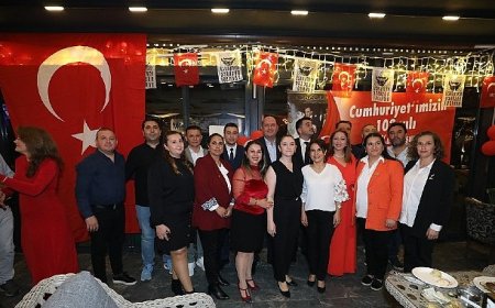 Menderes’in Her Noktasında Cumhuriyet Coşkusu