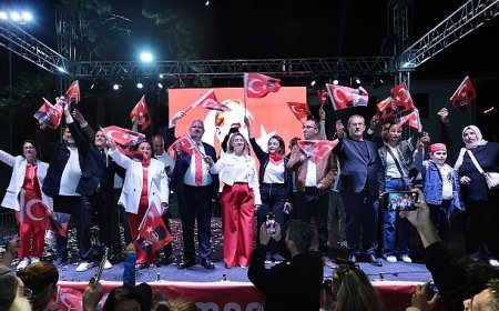 Menemen’de binler, Cumhuriyet sevgisiyle yürüdü