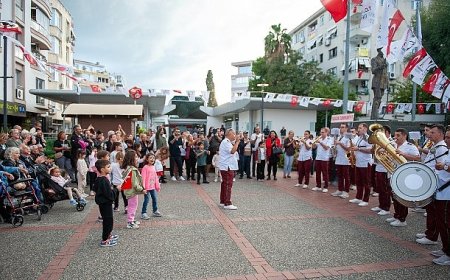 Karşıyaka’da 7’den 77’ye Cumhuriyet coşkusu!