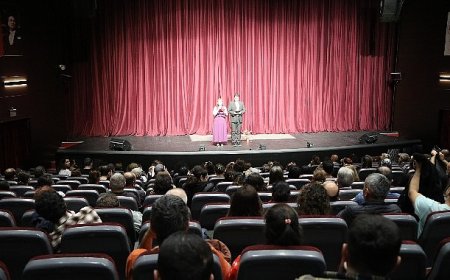 “Yaftalı Tabut” Maltepe Tiyatro Festivali’ne konuk oldu