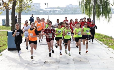 Küçükçekmece’de Cumhuriyet Koşusu Düzenlendi