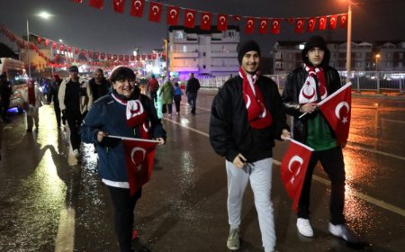 Kocaeli kırmızı beyaza büründü