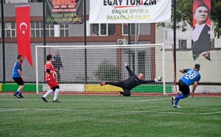 Bursa Osmangazi’de Geleneksel Halı Saha Turnuvası başladı