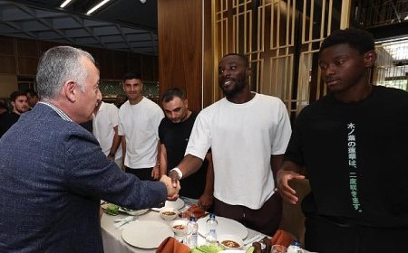 Vali Aktaş ile Başkan Büyükakın’dan Beşiktaş maçı öncesi Kocaelispor’a moral