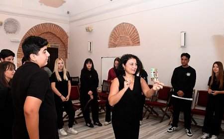 Osmangazi Belediyesi okutarak öğretiyor