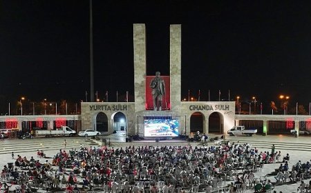 Didimliler, Dev Adamların Tarihi Mücadelesini Kent Meydanında Omuz Omuza İzledi