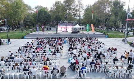 İnegöl Tribününden Millilere Tam Destek