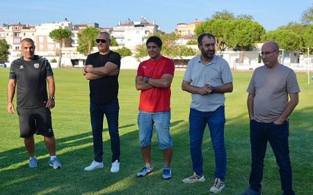 Burhaniye Belediyespor Sahaya İndi