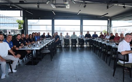 Bursa Nilüfer Belediyespor voleybola yön verenlerle buluştu