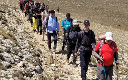 Bursalı dağcılar ‘Zafer’i zirvede kutladı