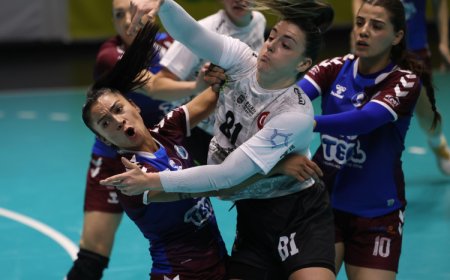 Bursa Büyükşehir’in kadın hentbolcuları finalde