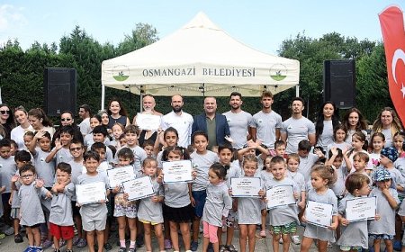 Osmangazi’de minikler yaz tatilinde yüzmeyi öğrendi