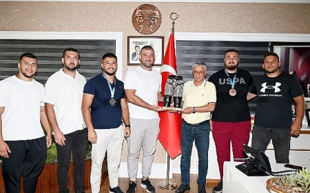 Güreşçilerden Başkan Topaloğlu’na ziyaret