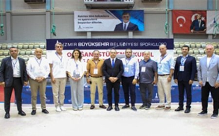 İzmir Büyükşehir Spor Kulübü’nde bayrak değişimi