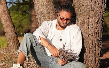 Oyuncu Engin Demircioğlu’ndan Sezen Aksu Coveri ‘Yanmışım Sönmüşüm Ben’
