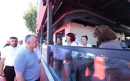 Büyükakın, gençlerle iç içe