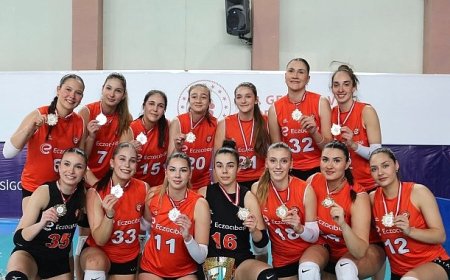 Eczacıbaşı Spor Kulübü Altyapı Takımları 2024 – 2025 Sezonuna Damga Vurdu!