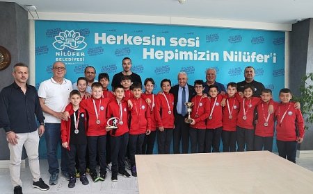 Başkan Şadi Özdemir başarılı sporcuları ağırladı
