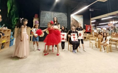 Bursalı çocuklardan ‘Alis Harikalar Diyarında’ya büyülü yorum