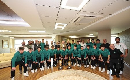 Kocaelispor’un şampiyon gençleri Büyükakın’a geldi