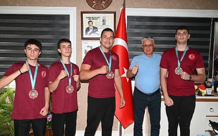 Başarılarını Başkan Topaloğlu ile paylaştılar