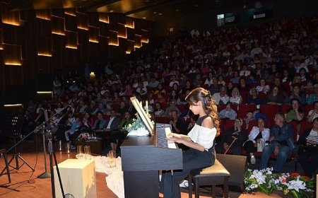 Dikili’de küçük yıldızlar büyük alkış aldı