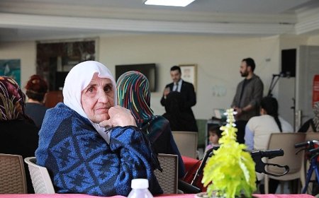 Anneler Günü’nde Huzurevi Sakinlerine Sürpriz Ziyaret