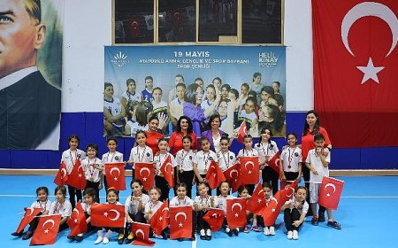 Karabağlar Belediyesi Spor Okulu Öğrencileri, 19 Mayıs Spor Şenliği’nde Buluştu