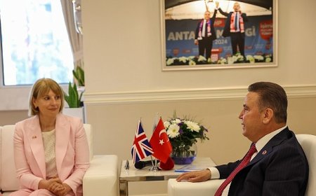Birleşik Krallık Türkiye Büyükelçisi Başkan Muhittin Böcek’i ziyaret etti
