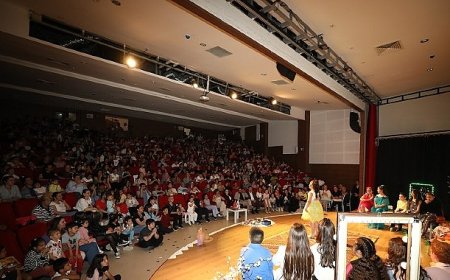 Menderes Belediyesi Çocuk Tiyatrosu Sahnede