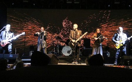 Bayındır 26. Uluslararası Çiçek Festivalinin 2. Gününde Haluk Levent Rüzgarı Esti