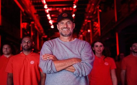 MediaMarkt’ın yeni kampanyasında   Jürgen Klopp’tan yenilenmiş telefona destek!