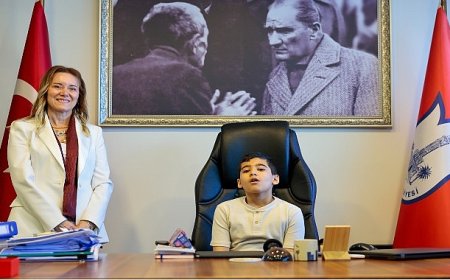 Başkan Mutlu makam koltuğunu çocuklara bıraktı