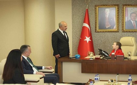 Başkan Büyükakın geleneği bozmadı: Çocuk Bayramı’nda Başkan Damla oldu