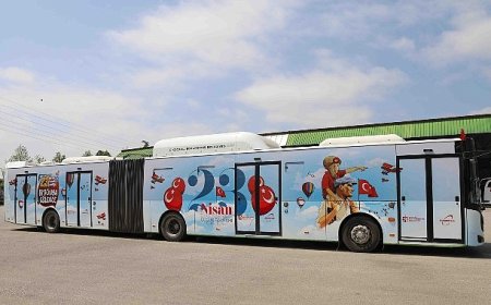 Otobüs ve tramvaylar 23 Nisan’a özel giydirildi