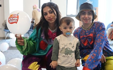 Hastanedeki çocuklara 23 Nisan sürprizi