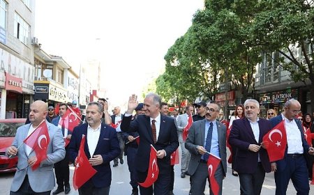 İnegöl’de 23 Nisan coşkusu sokaklara taştı