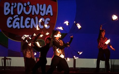 Ateş gösterisi izleyenleri büyüledi