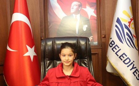 Başkan Sezer koltuğunu Aslı Çırak’a devretti