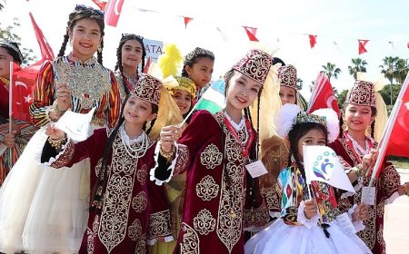 Antalya sokakları dünya çocuklarıyla renklendi