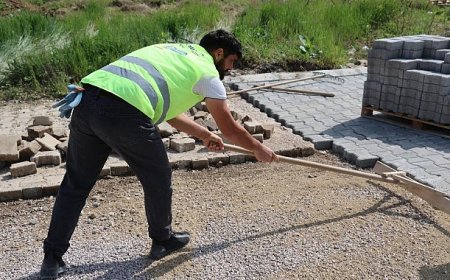 Kartepe Belediyesi’nden Acısu’da Kapsamlı Parke Tamiratı