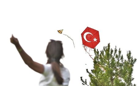 Bornova’da gökyüzü çocukların renkleriyle şenlenecek