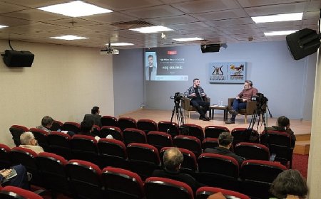 100 Yüze İmza ve Söyleşi Programının Nisan Ayı Konuğu Yunus Emre Özsaray Oldu!