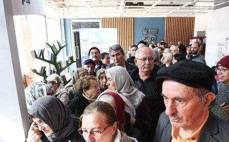 Kitapseverler Osmangazi Belediyesi’nin standında kuyruklar oluşturdu