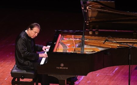 Sabancı Üniversitesi bahara, sakuraların büyüsü ve Fazıl Say’la ‘merhaba’ dedi