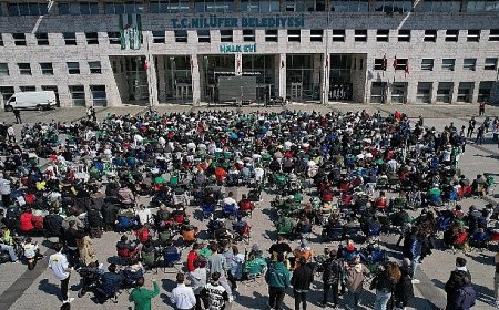 Bursaspor’un şampiyonluk maçı Halk Evi önünde dev ekranda izlendi