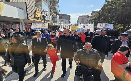 Otizm Farkındalık Günü Gölcük’te Renkli Görüntülere Sahne Oldu